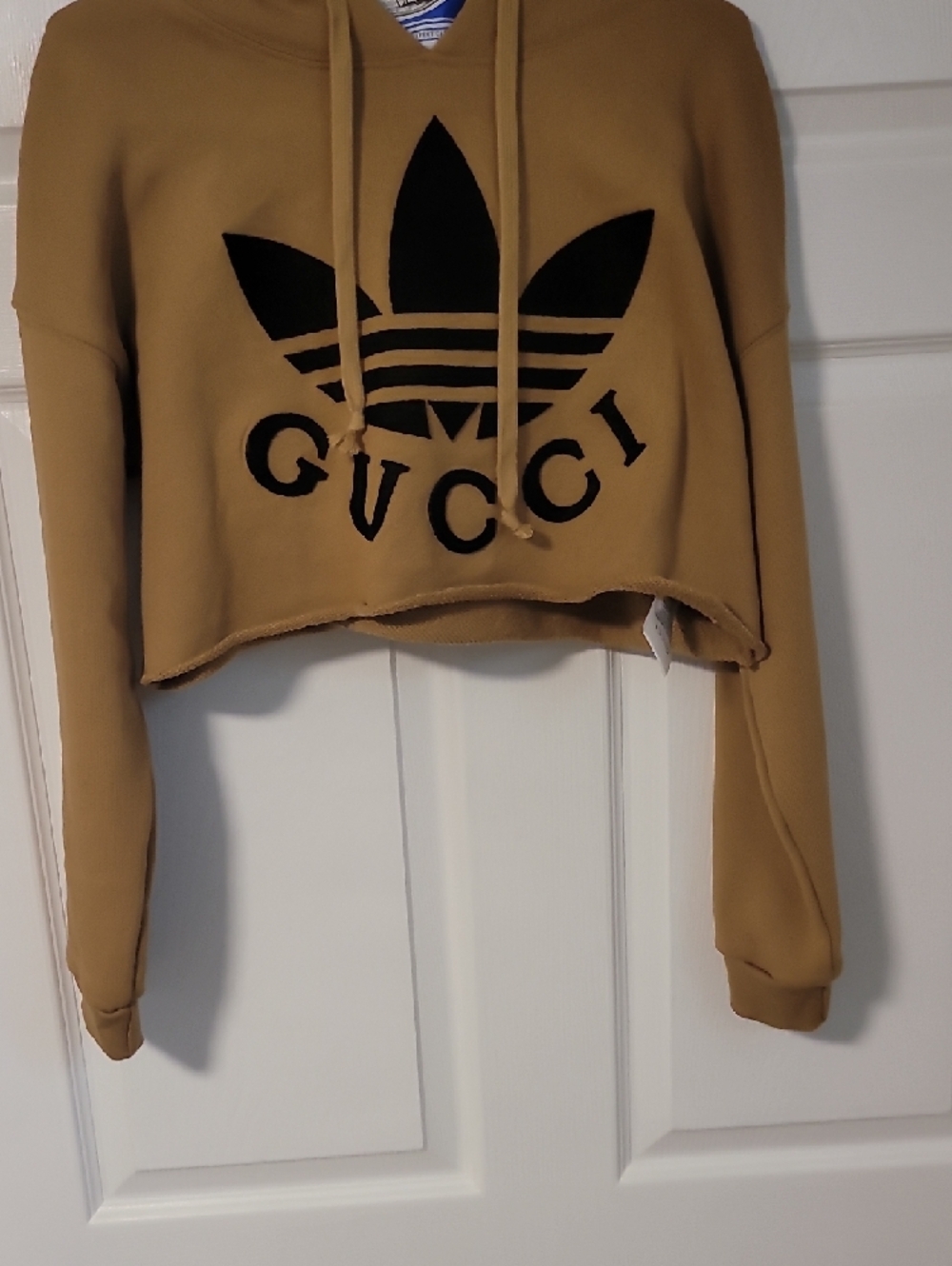 Gucci Tan Cropped Hoodie with Black Logo - Picture 4 of 6